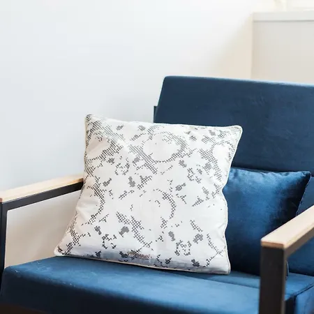 Airport Charming Bed & Breakfast 3*