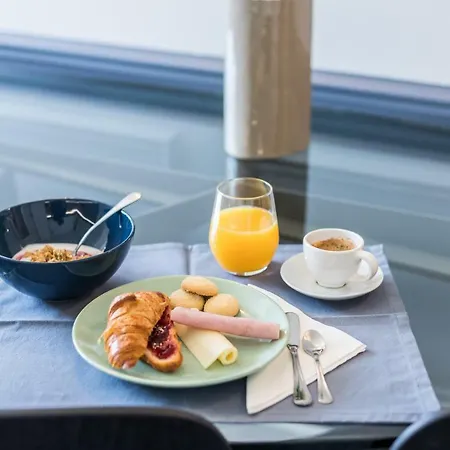 Airport Charming 3*